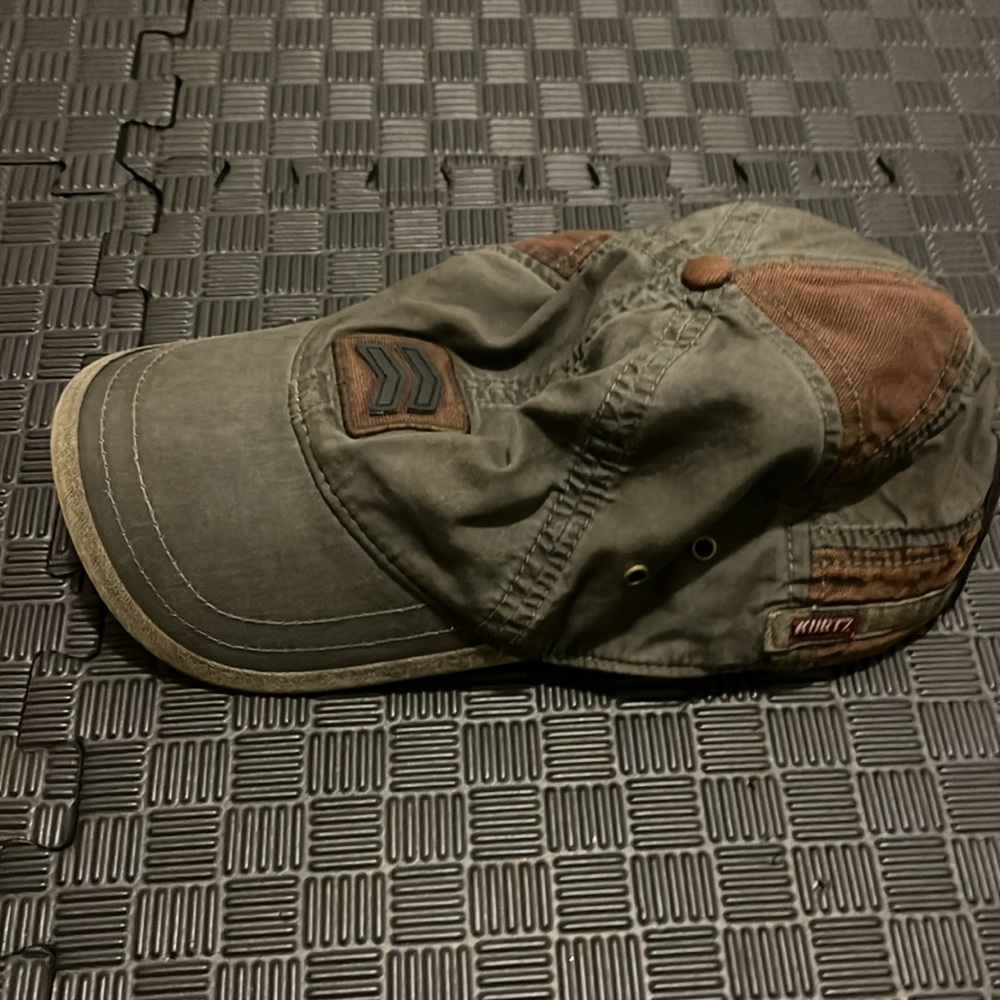 Unisex Two-Tone Cap with Patch size OS